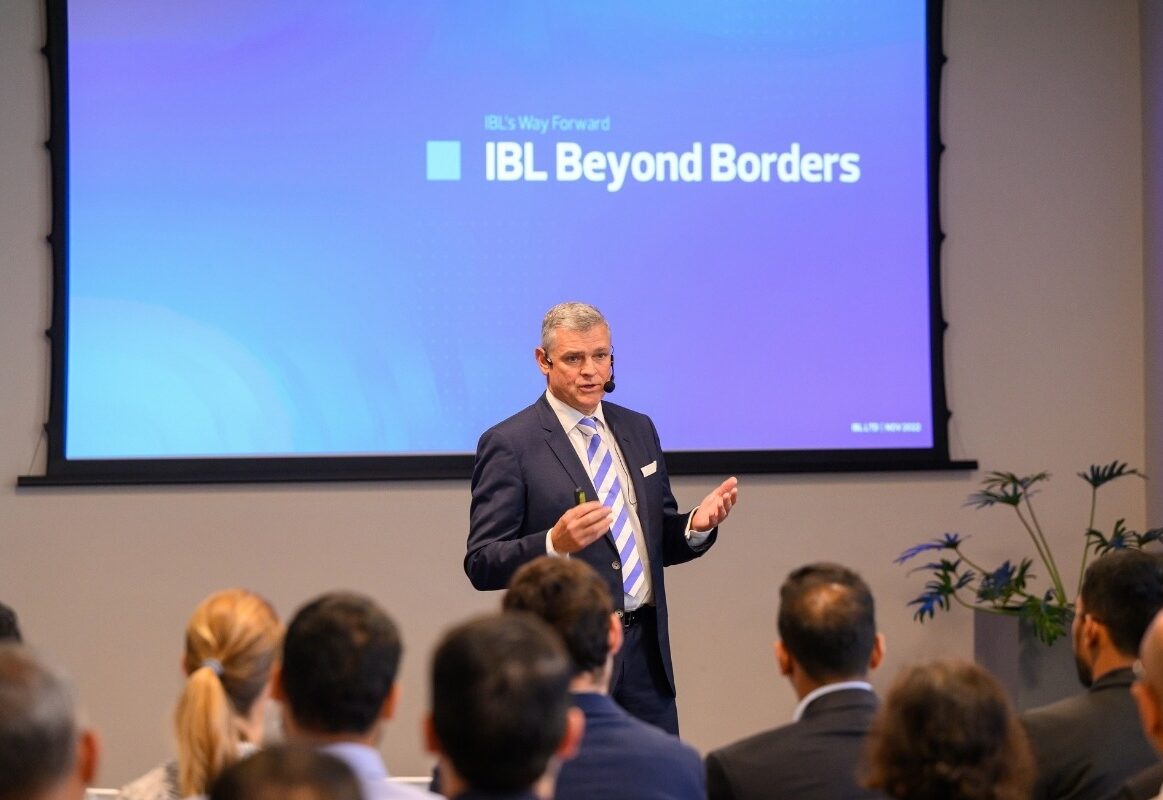 2 Conférence IBL Beyond Borders - présentation dirigeant devant collaborateurs
