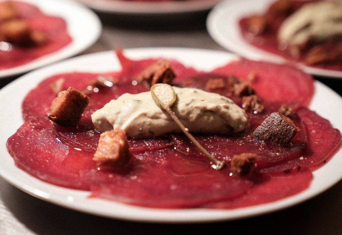 4 Table de restaurant gastronomique dressée - Pirouette Popup